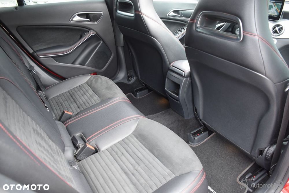 Mercedes-Benz CLA 220 4-Matic AMG Line - 34
