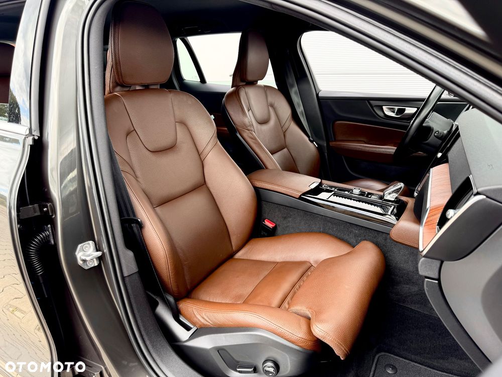 Volvo V60 T6 AWD Recharge Geartronic RDesign - 6