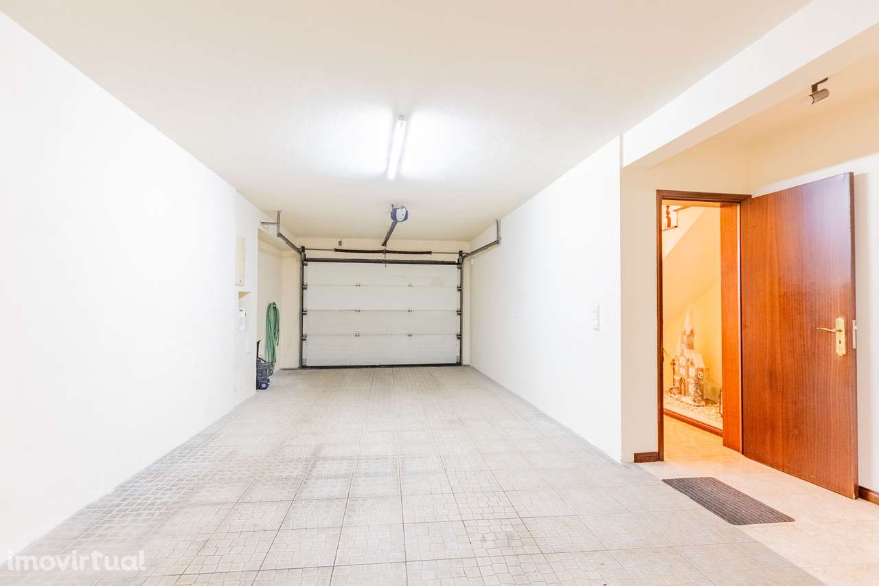 Moradia T4 - Santa Cruz, Lagoa - Grande imagem: 4/38