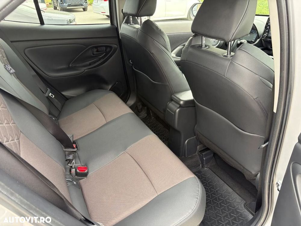 Toyota Yaris Cross 1.5 VVT-i HSD 4x4 Exclusive Elegant - 16