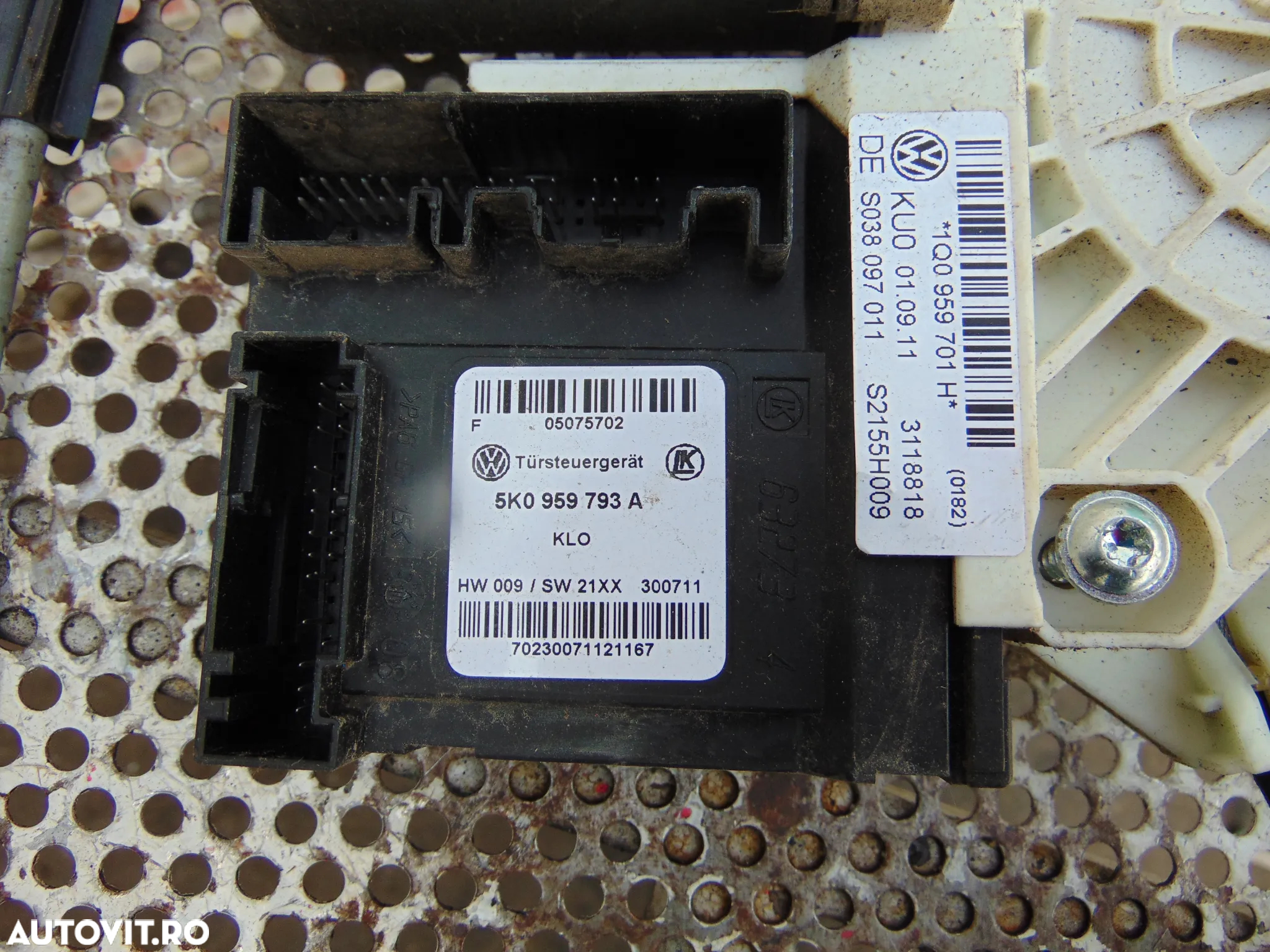 Macara VW Golf 6 Cabrio macara geam dreapta cu motoras cod 5k0959793a - 5