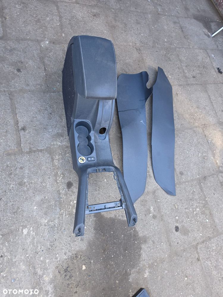 Podłokietnik  skoda  yeti - 3