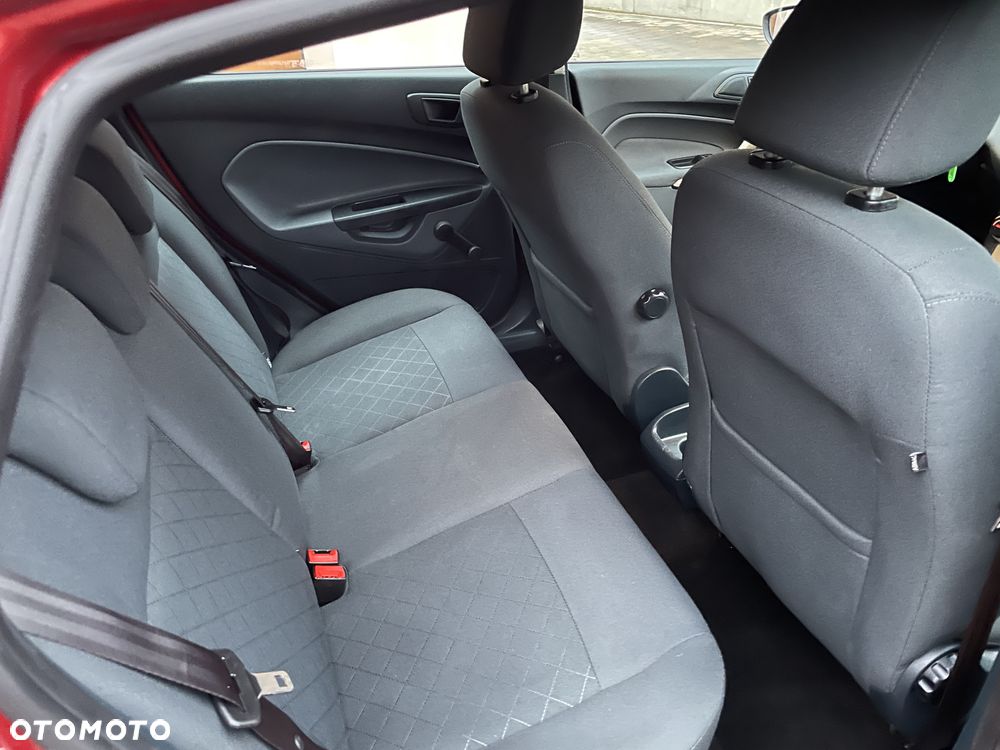 Ford Fiesta 1.4 Ghia - 14