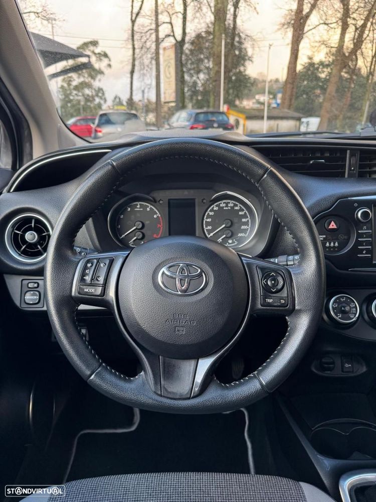Toyota Yaris 1.0 VVT-i 20 Anos - 9