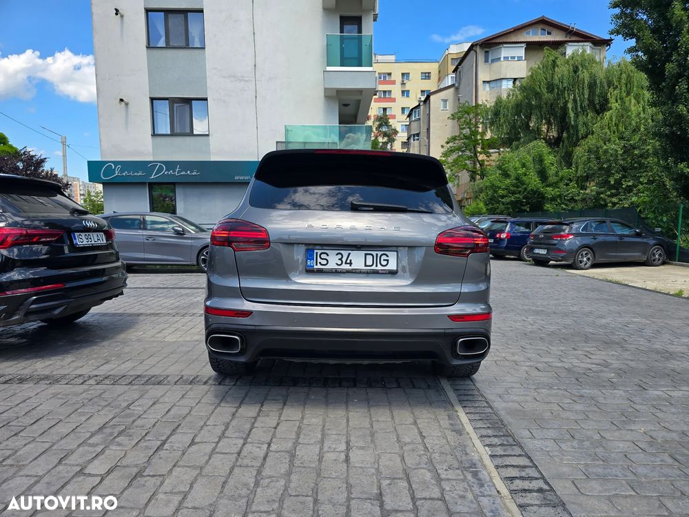 Porsche Cayenne - 2