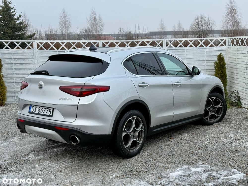 Alfa Romeo Stelvio 2.0 Turbo 16V AT8-Q4 Veloce Ti - 2