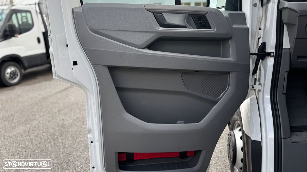 VW Crafter MAN 5.160 CX Automática RWD - 28