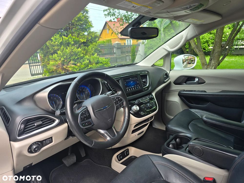 Chrysler Pacifica - 10