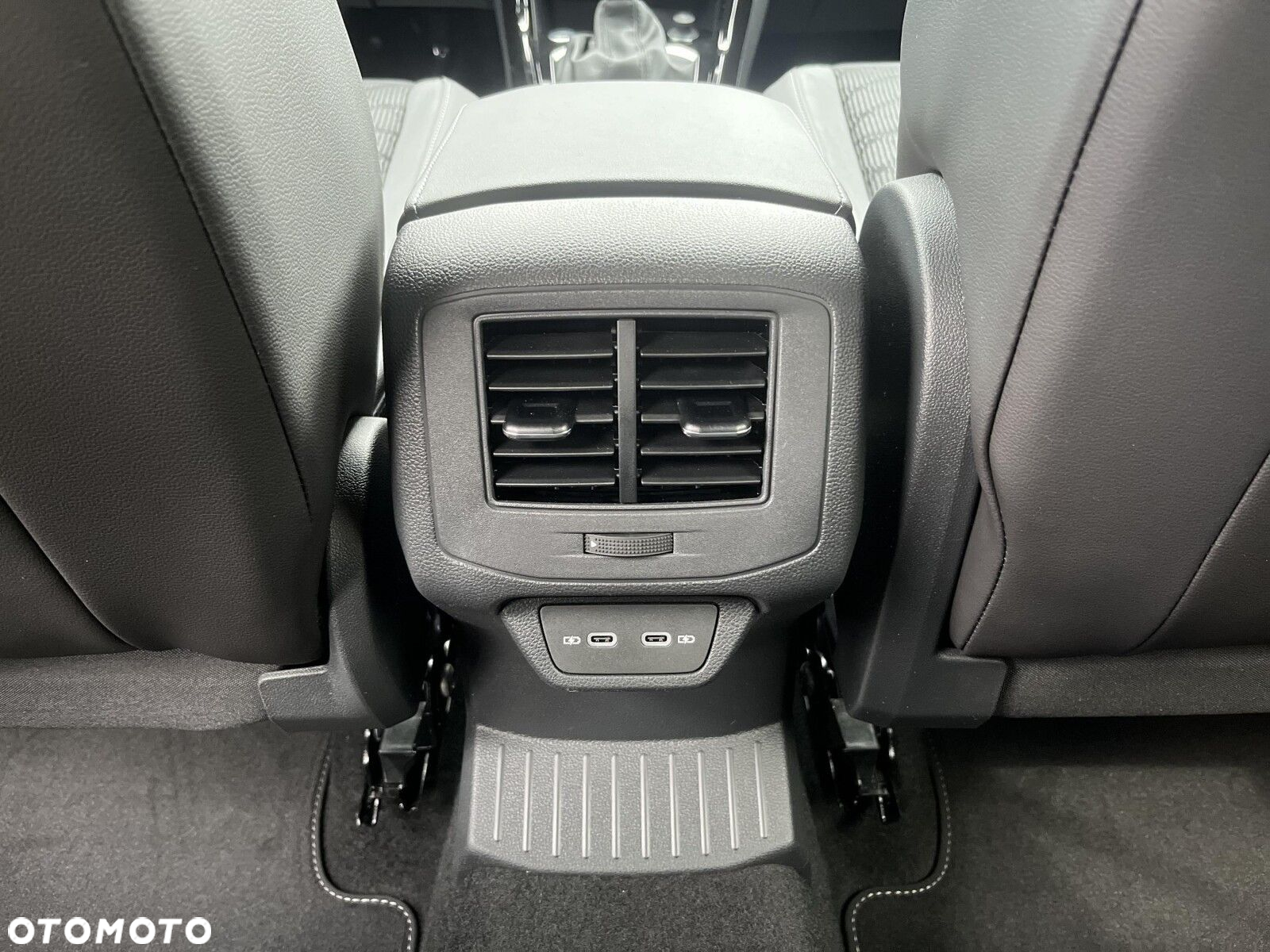 Volkswagen T-Roc - 21
