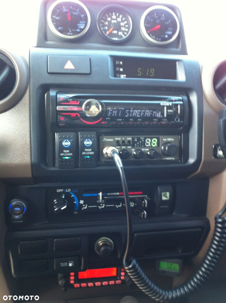 Toyota Land Cruiser - 7