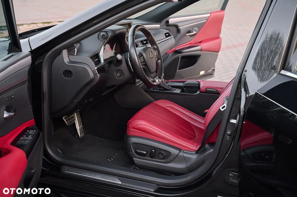 Lexus ES 300h F Sport - 22