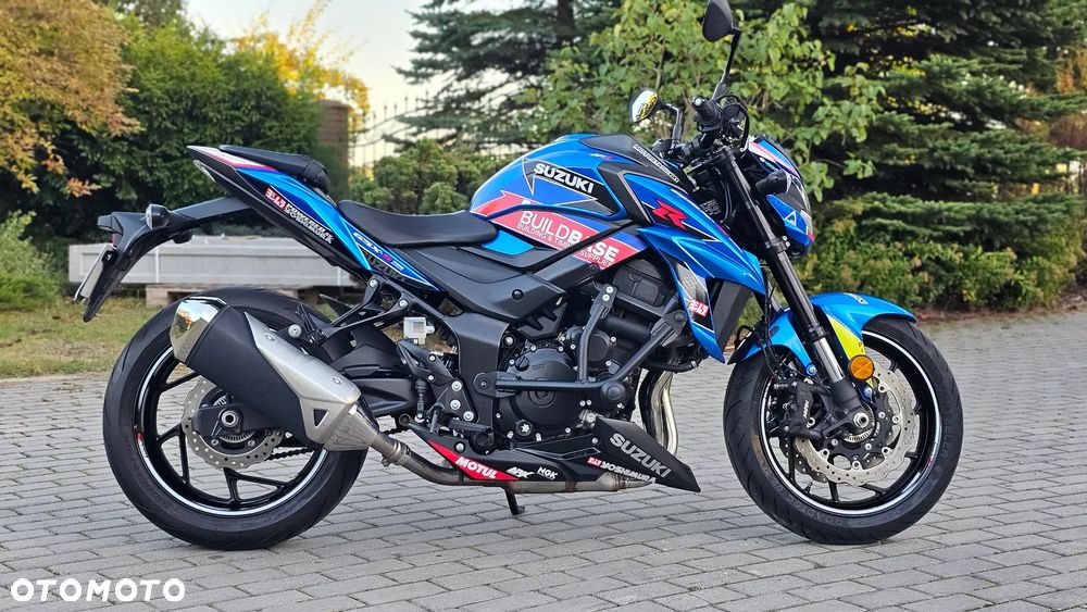 Suzuki GSX - 6