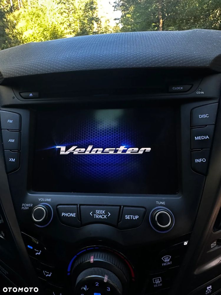 Hyundai Veloster - 11