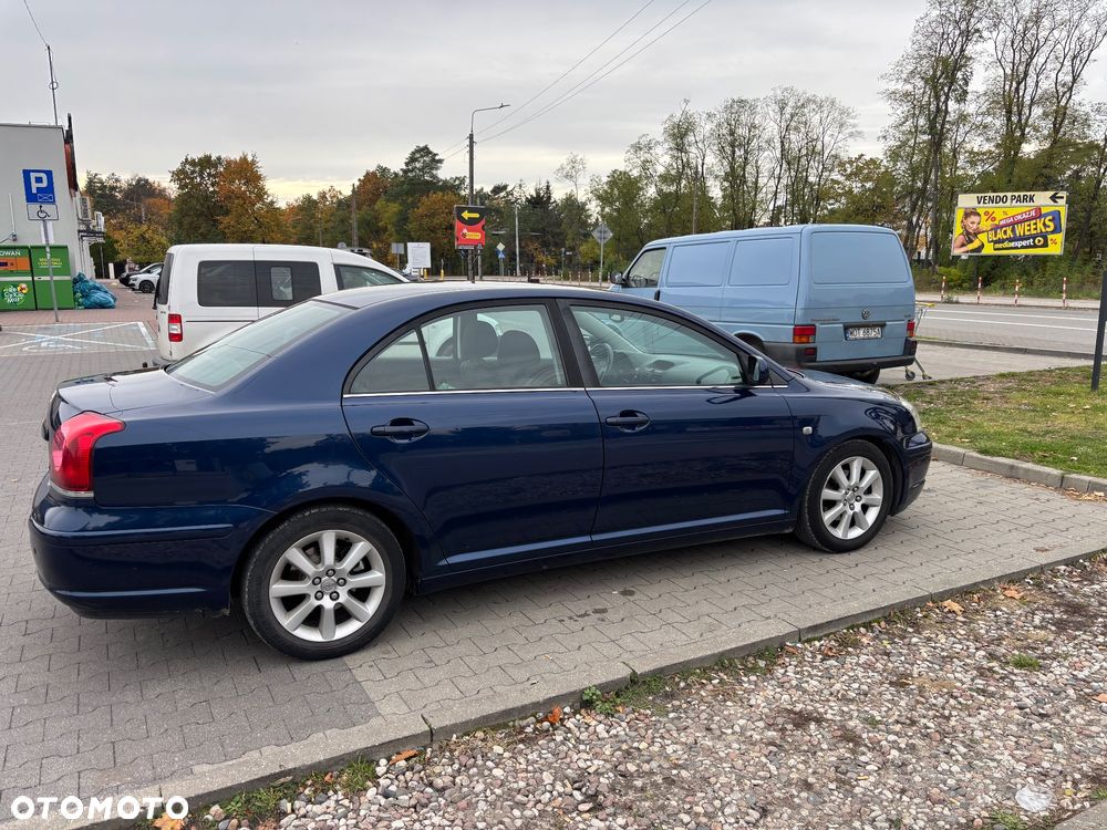 Toyota Avensis 2005 photo 2