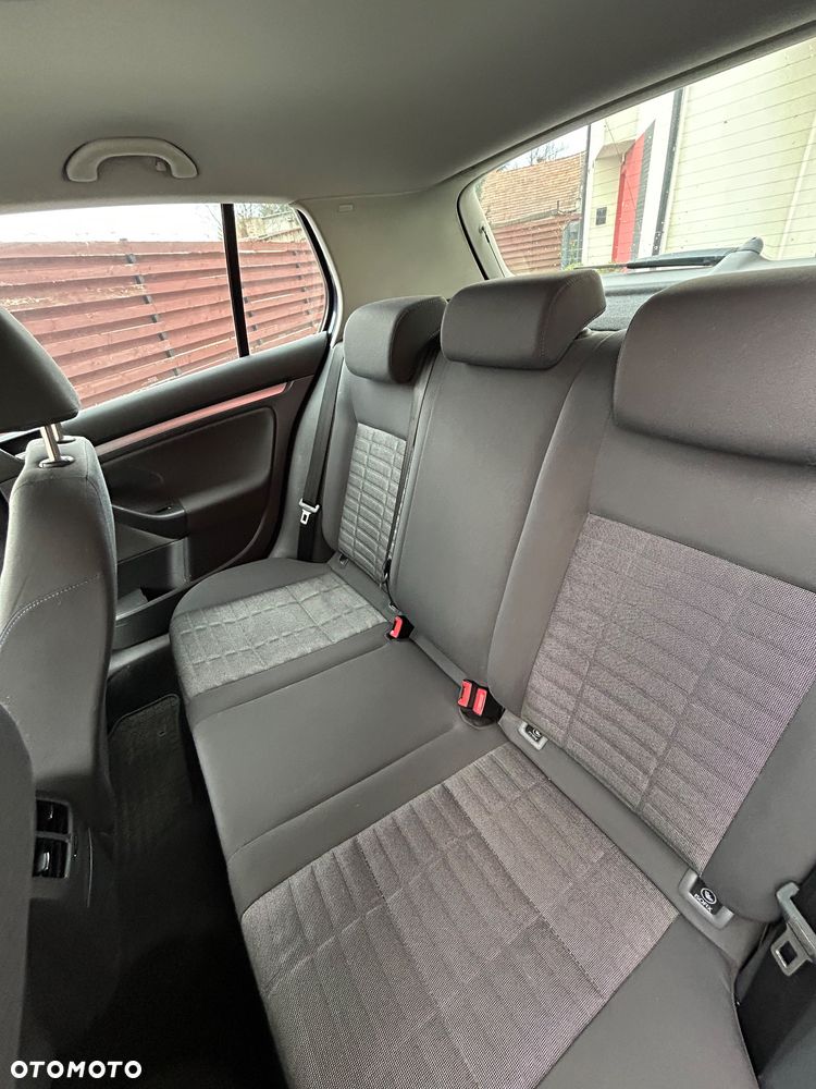 Volkswagen Golf - 10