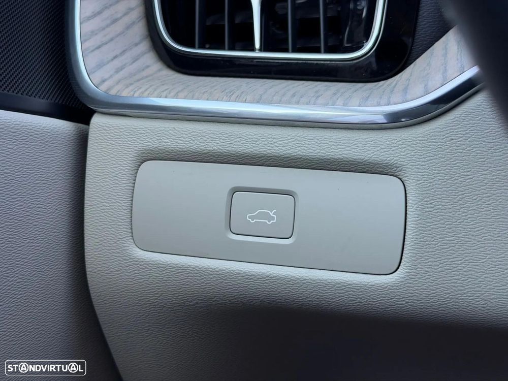 Volvo XC 60 2.0 B4 Plus Bright - 29