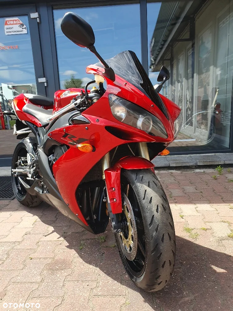 Yamaha R1 - 30