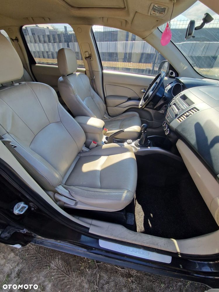 Mitsubishi Outlander 2.0 DI-D 4WD Instyle - 4