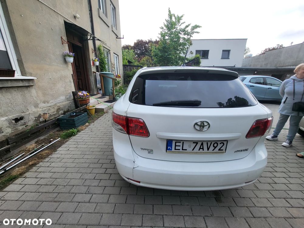 Toyota Avensis 2.0 D-4D Premium - 8