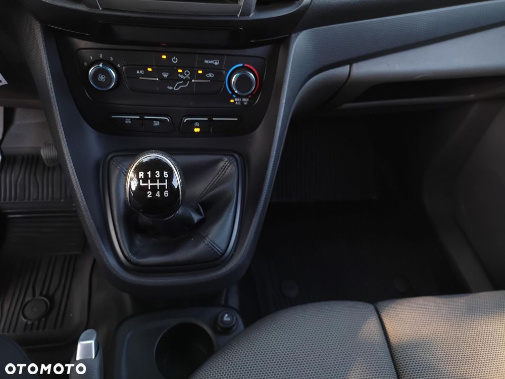 Ford Transit Connect - 24