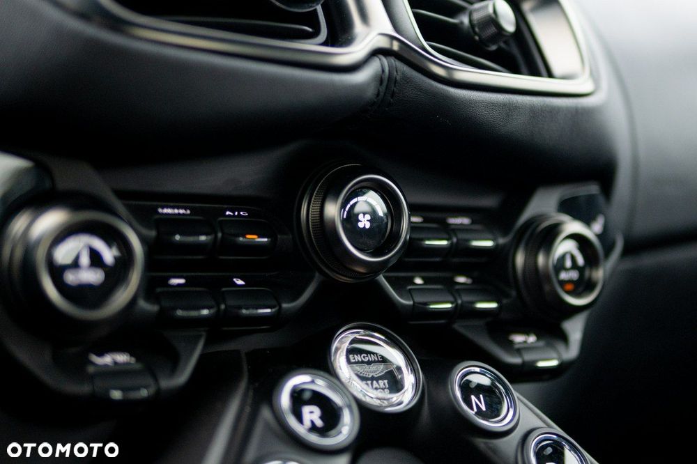 Aston Martin Vantage - 29