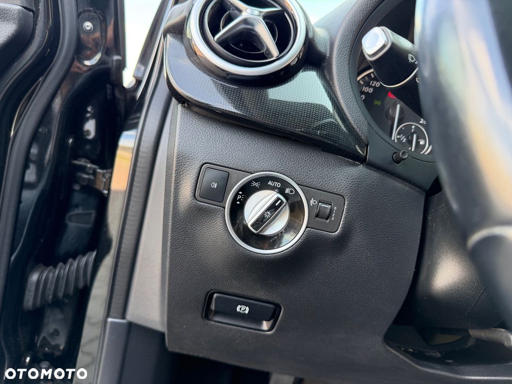 Mercedes-Benz Klasa B 180 d BlueEFFICIENCY Edition - 36