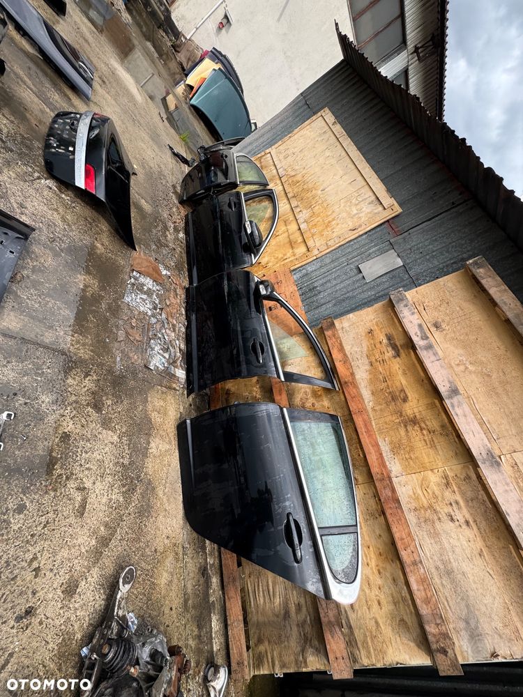Jaguar xf PEL leg ha Czarny czarne   Do Czarnego Drzwi prawe lewe przednie tylne tył szyba -350sztuka   Klapa bagażnika klapa tylnia tył 400zl   Błotnik prawy lewe 350 sztuka   Lampa prawa lewa  -300zl   Komplet chłodnic wentylator -450     Wszystkie części Jaguar xf szybka wysyłka - 6