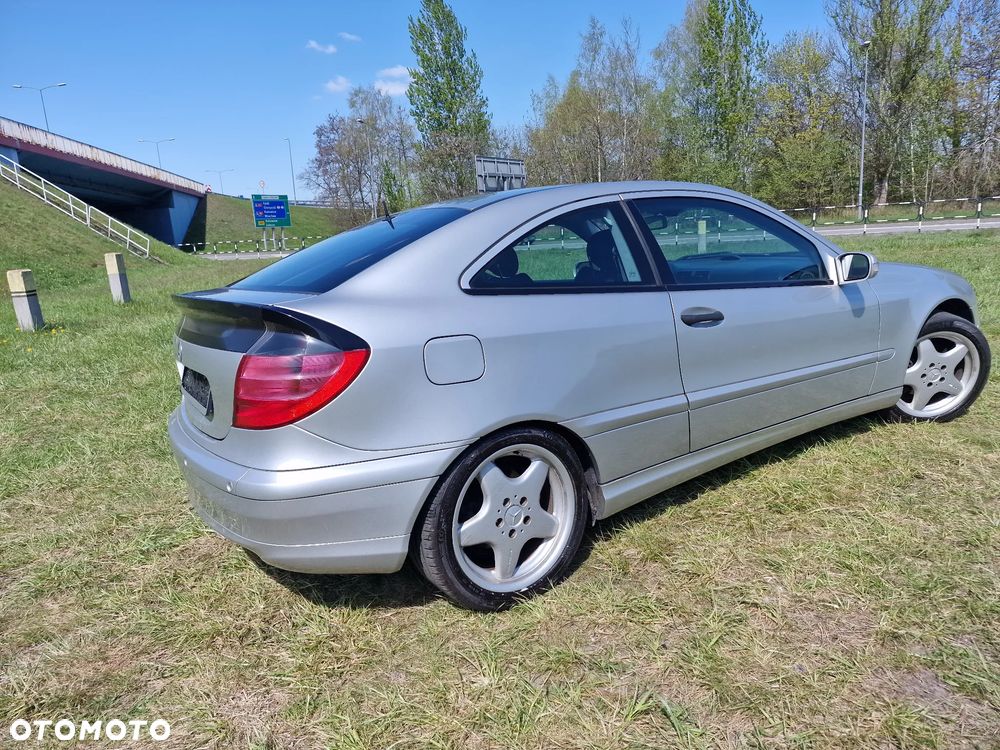 Mercedes-Benz Klasa C 180 Kompressor Sportcoupe - 17