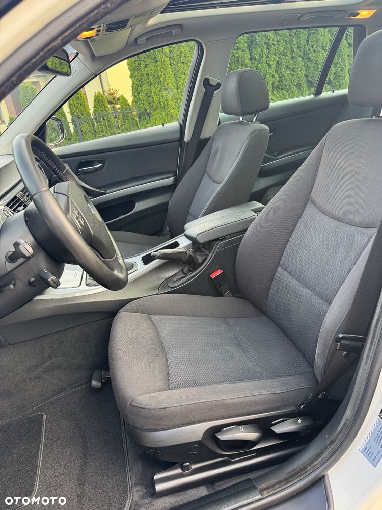 BMW Seria 3 318d DPF Edition Exclusive - 14