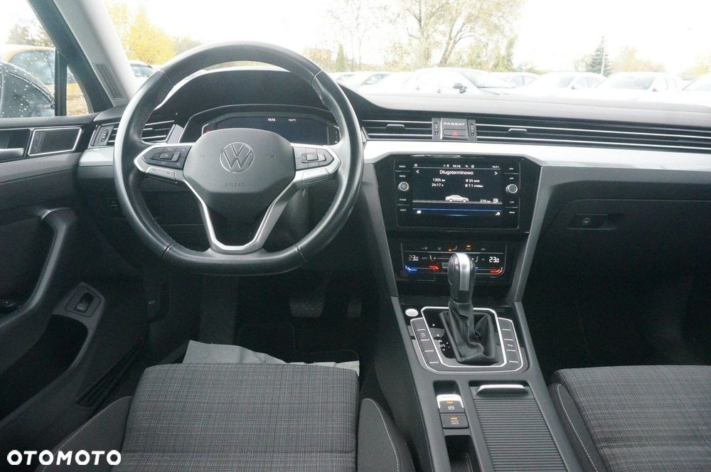 Volkswagen Passat - 12