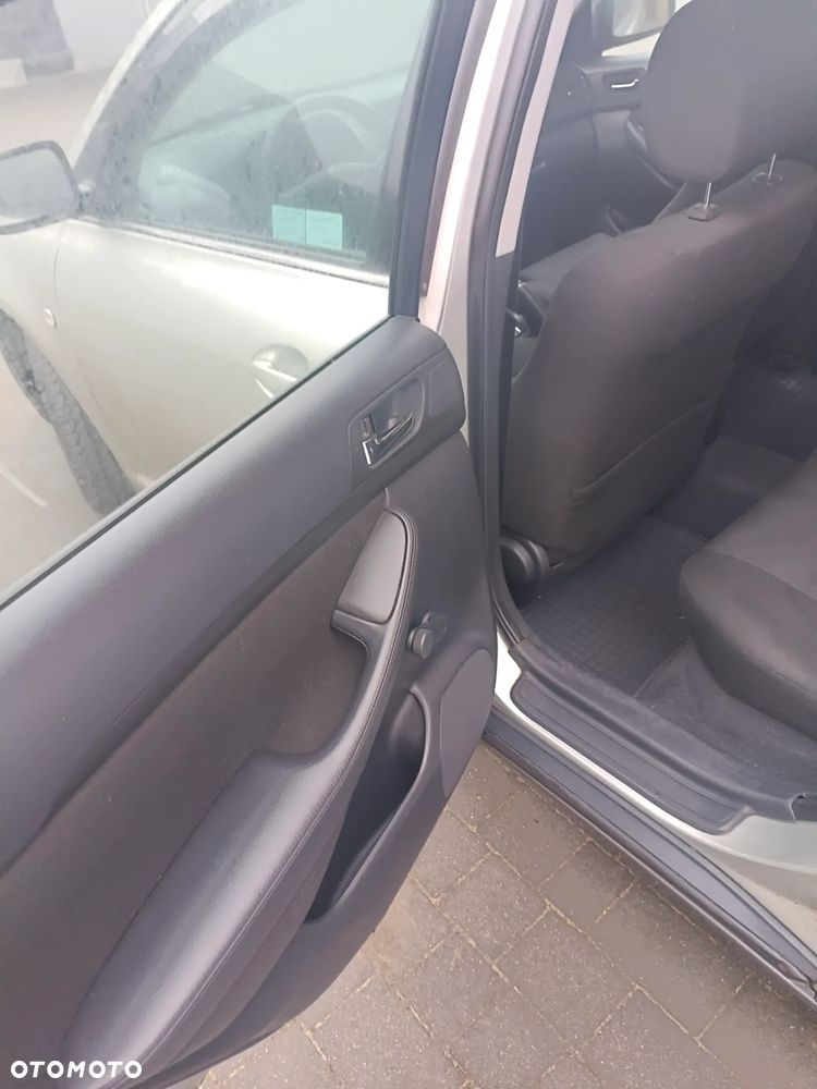 Toyota Avensis 1.8 VVT-i Luna - 18