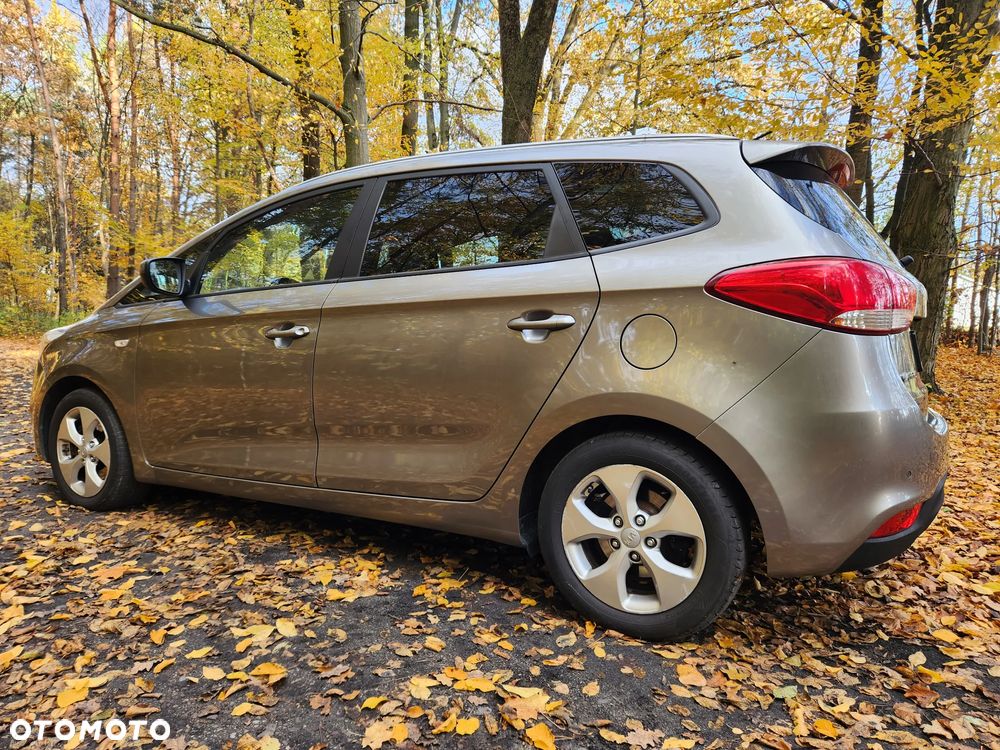 Kia Carens 1.7 CRDi XL 7os - 19