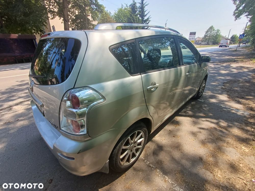Toyota Corolla Verso 1.8 Premium + - 7