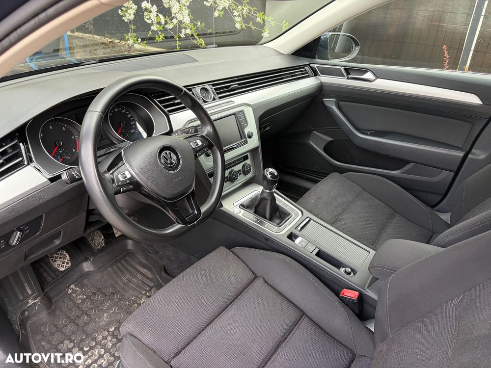 Volkswagen Passat 1.6 TDI Comfortline - 11