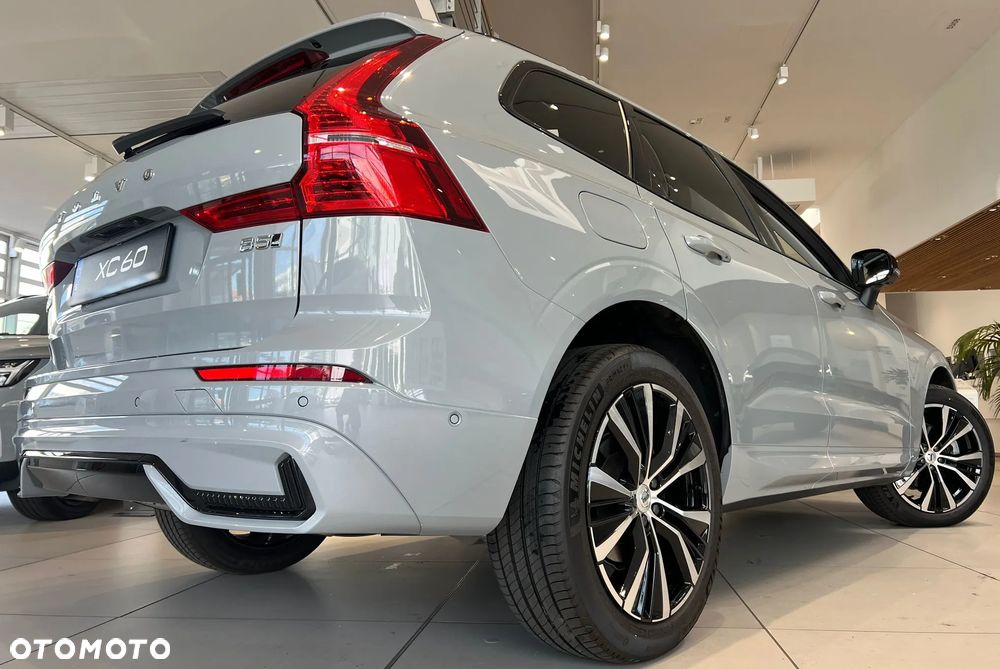 Volvo XC 60 B5 B AWD Plus Black Edition - 14