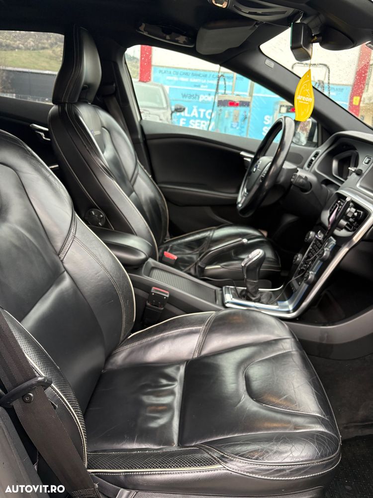 Volvo V40 D2 R Design - 25
