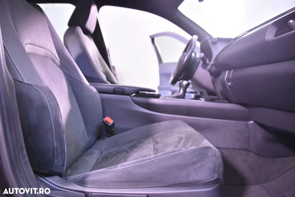 Lexus UX - 11