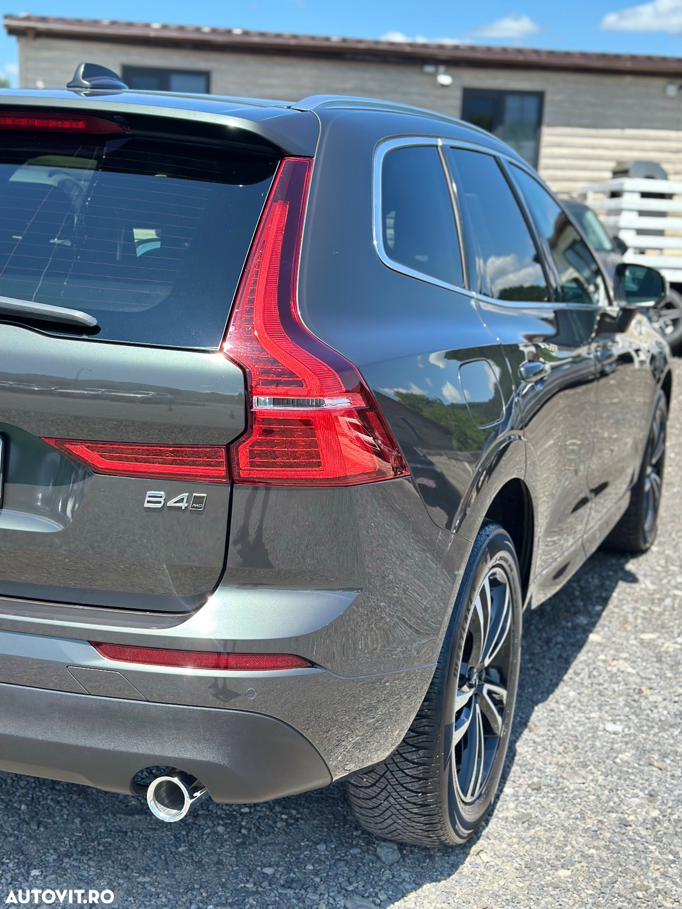 Volvo XC 60 B4 MHEV AT8 AWD Momentum - 12