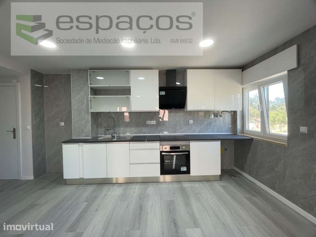 T2 totalmente remodelado em Corroios, Seixal - Grande imagem: 4/25