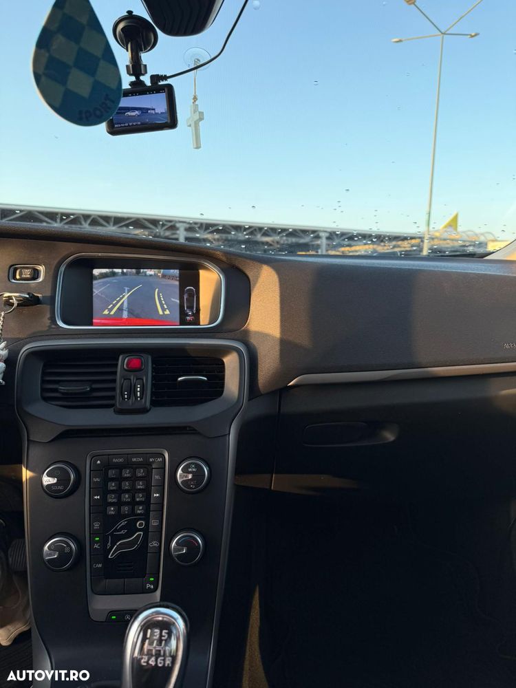 Volvo V40 D3 R Design - 14