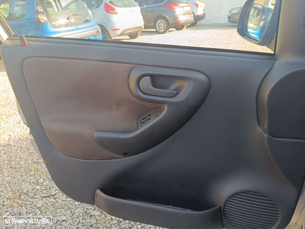 Opel Corsa 1.2 16V Confort - 5