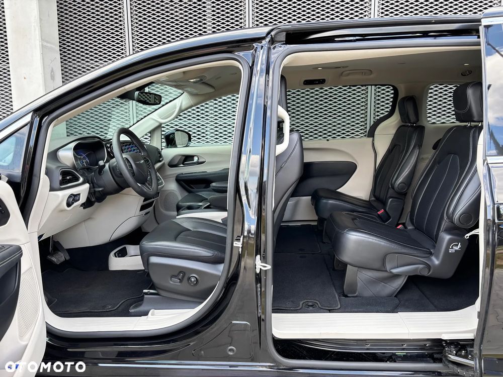 Chrysler Pacifica - 11
