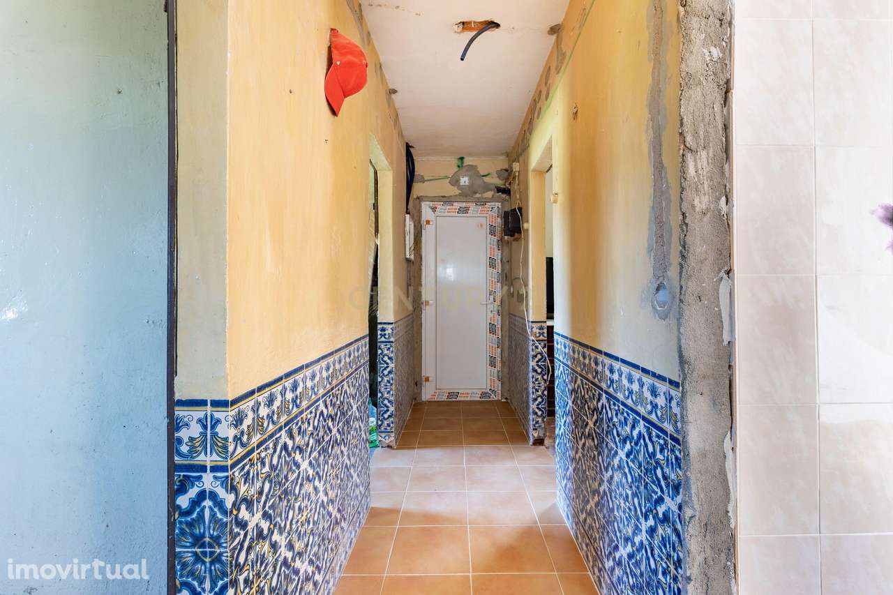 MORADIA T2 EM FASE DE RESTAURO - Grande imagem: 5/12
