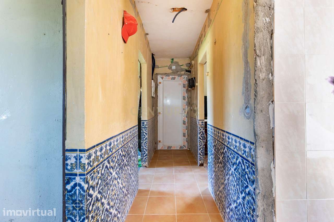 MORADIA T2 EM FASE DE RESTAURO - Grande imagem: 5/12