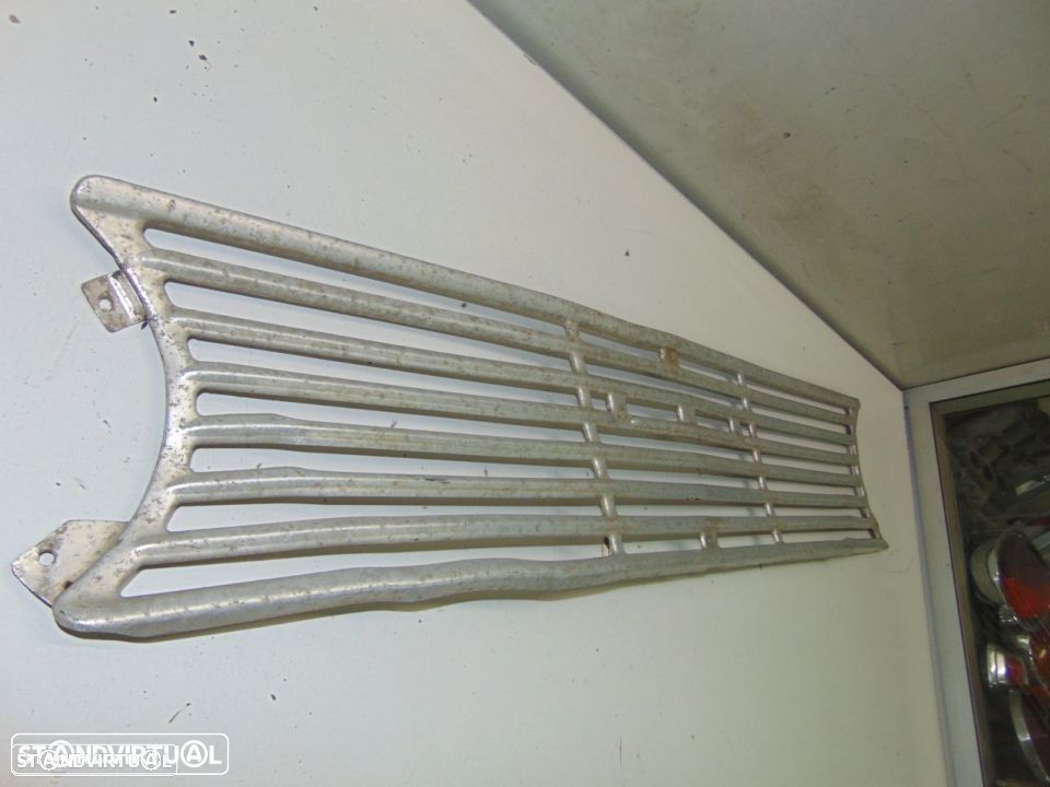 Opel Kadett - grelha frontal com necessidade de polimento - 2