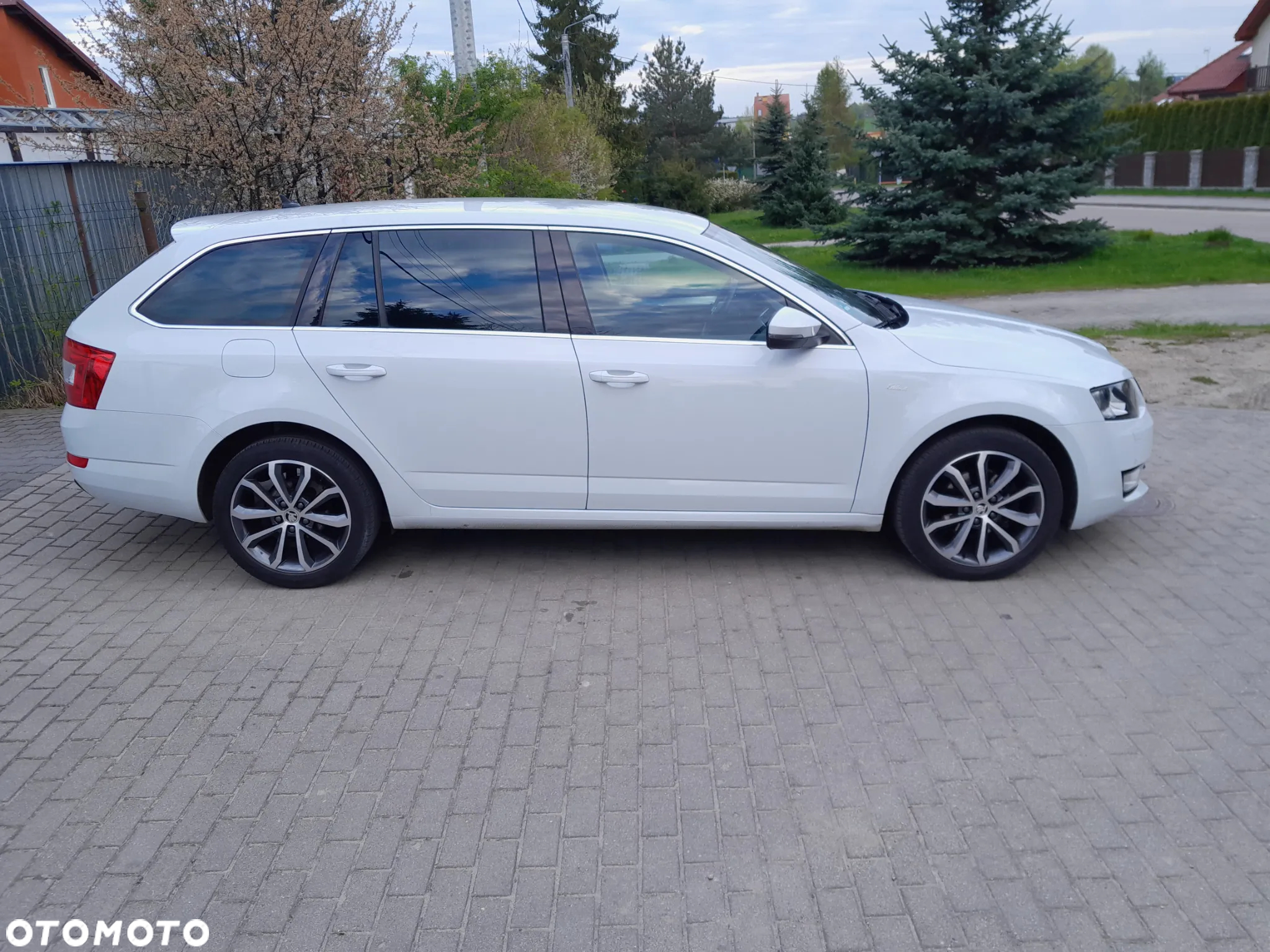 Skoda Octavia 2.0 TDI DSG Premium Edition - 6