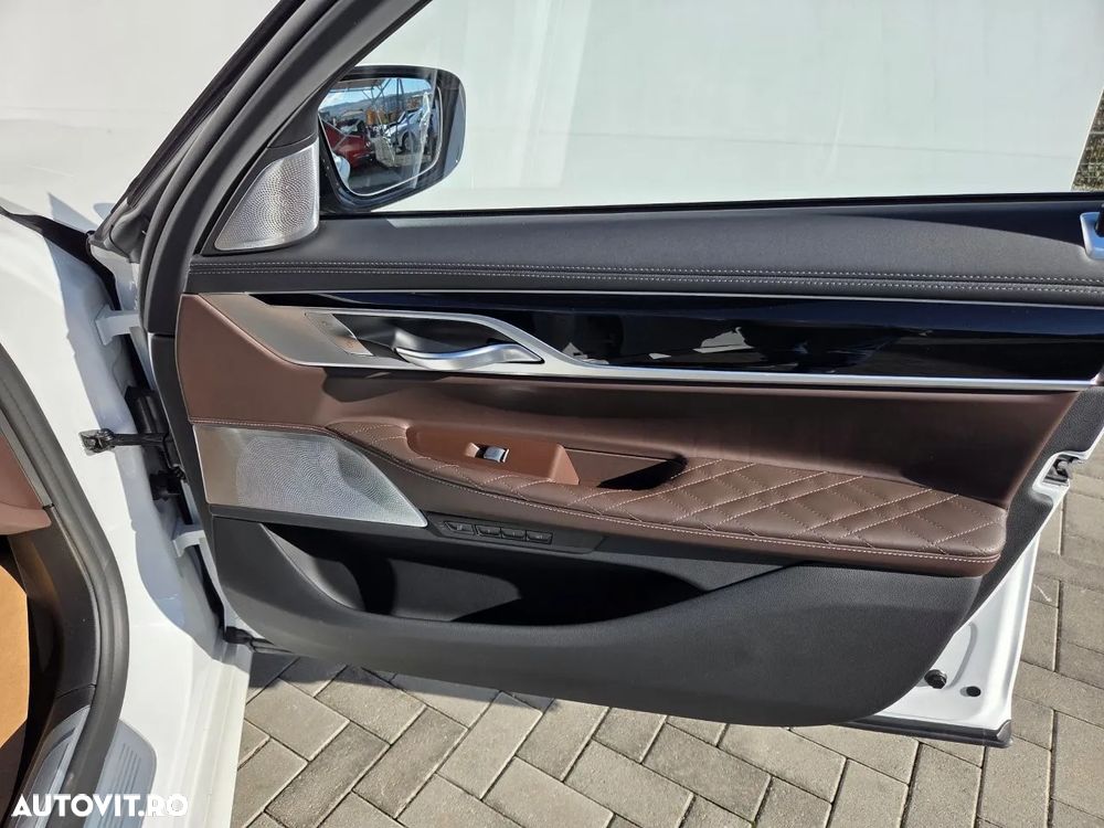 BMW Seria 7 750i xDrive - 17