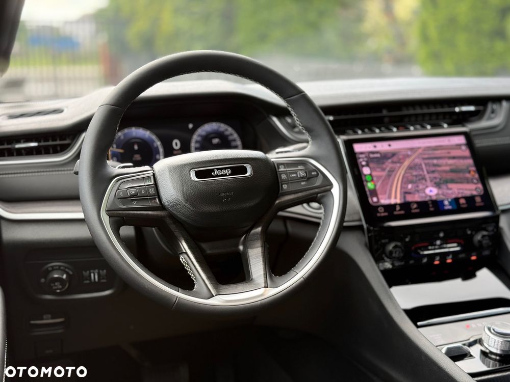Jeep Grand Cherokee - 34