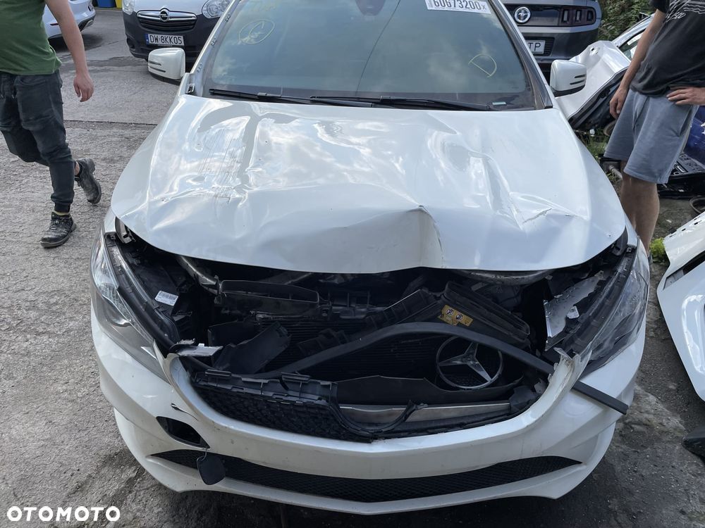 Mercedes-Benz CLA 250 7G-DCT Urban - 30