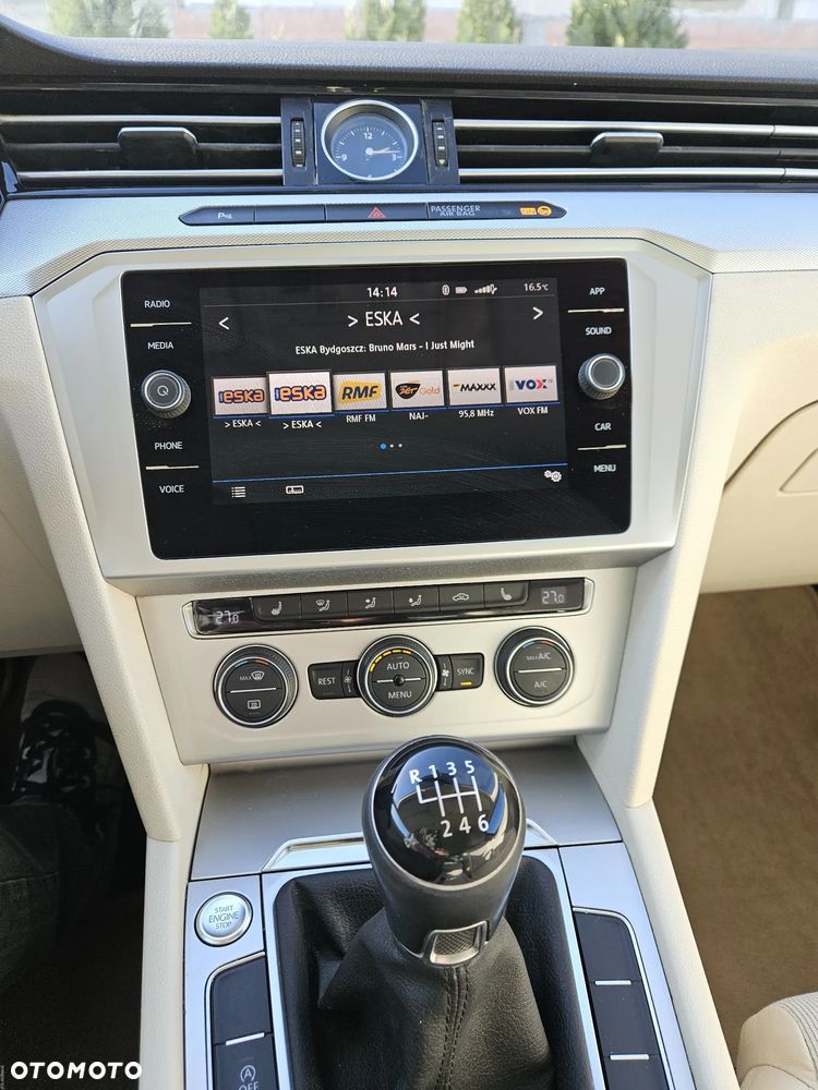 Volkswagen Passat - 4